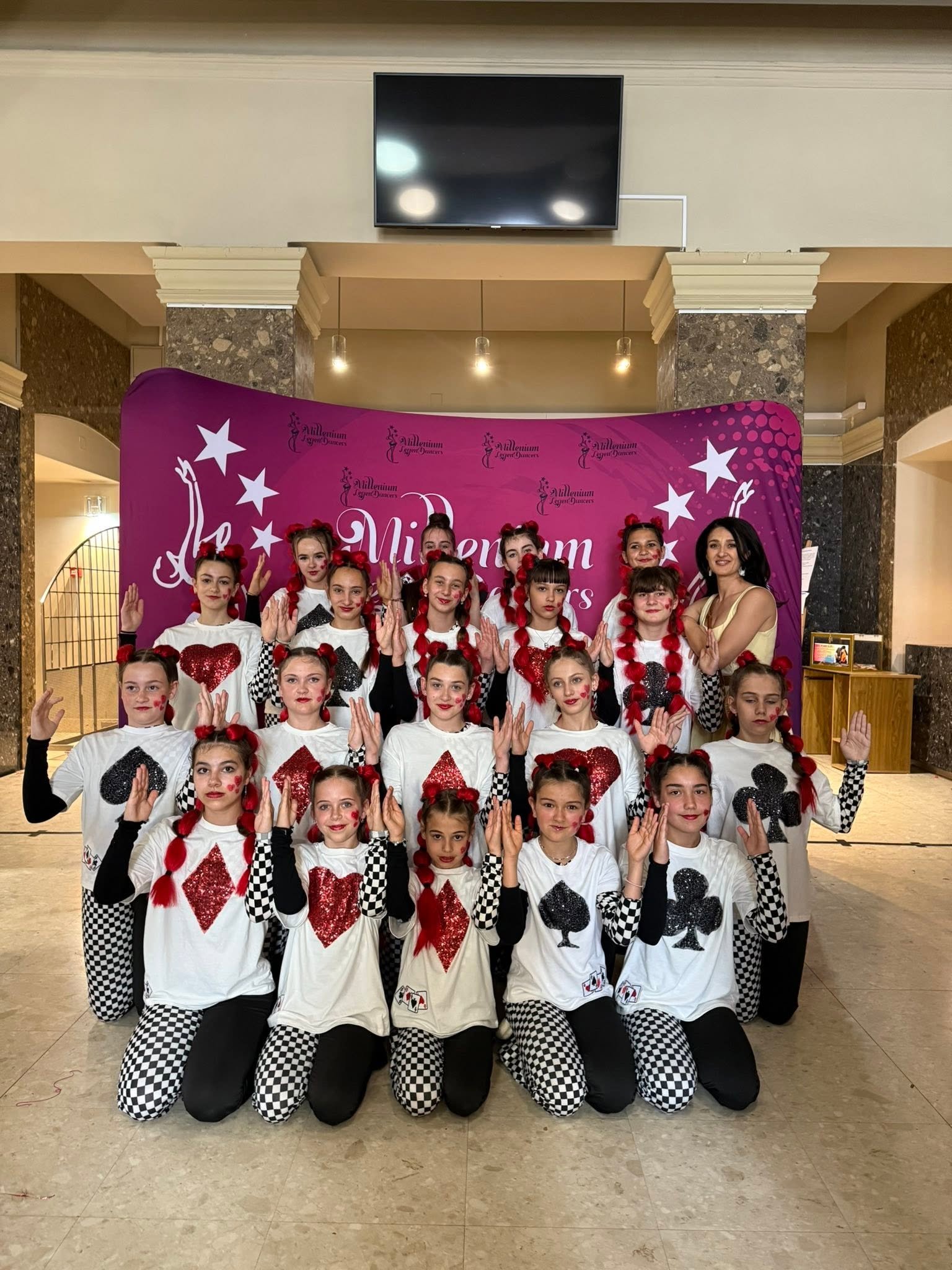Trupa Alegra costumată tematic la Millenium LegenDancers