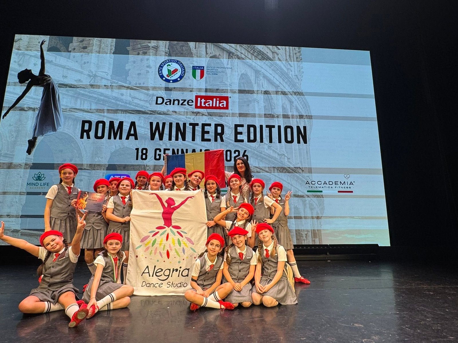 Echipa Alegria Dance Studio la gala DanzeItalia Roma Winter Edition, cu drapelul României